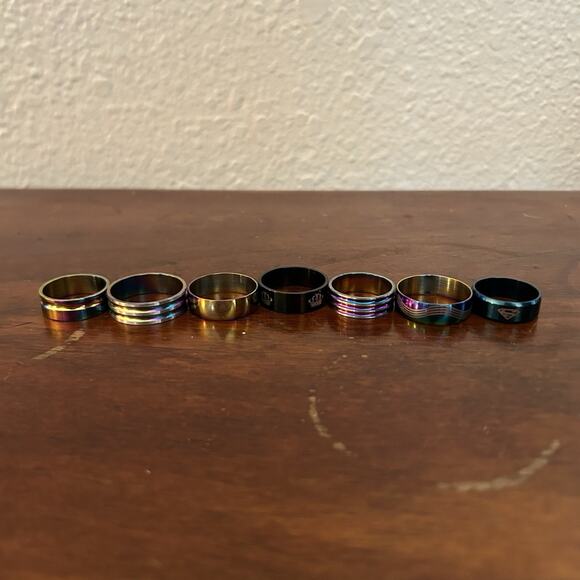 Lot Of 7 Stainless Steel Rings Sizes 9 To 12.5 Rainbow Superman - Picture 1 of 15